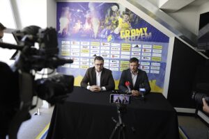 14.07.2025. Kielce. Konferencja prasowa w Hali Legionów. Paweł Papaj został pełniącym obowiązki prezesa KS Iskra Kielce / Fot. Jarosław Kubalski - Radio Kielce