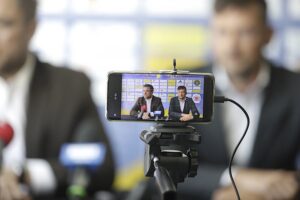 14.07.2025. Kielce. Konferencja prasowa w Hali Legionów. Paweł Papaj został pełniącym obowiązki prezesa KS Iskra Kielce / Fot. Jarosław Kubalski - Radio Kielce