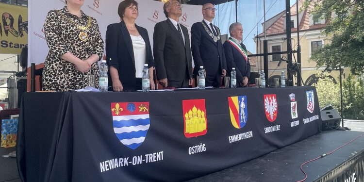 06.07.2025. Sandomierz. Odnowione aktu partnerstwa. / Fot. Grażyna Szlęzak - Radio Kielce