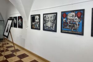 26.07.2025. Sandomierz. Wystawa malarstwa Piotra Kamieniarza / Fot. Grażyna Szlęzak-Wójcik - Radio Kielce