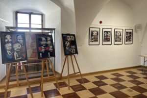 26.07.2025. Sandomierz. Wystawa malarstwa Piotra Kamieniarza / Fot. Grażyna Szlęzak-Wójcik - Radio Kielce