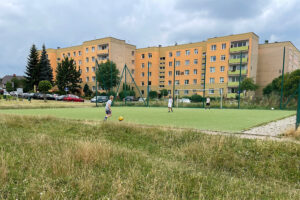 25.07.2025. Kielce. Osiedle na stoku. Boisko, wybudowane do połowy / Fot. Wiktor Taszłow - Radio Kielce