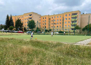 25.07.2025. Kielce. Osiedle na stoku. Boisko, wybudowane do połowy / Fot. Wiktor Taszłow - Radio Kielce