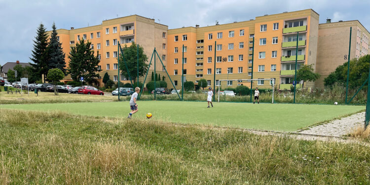 25.07.2025. Kielce. Osiedle na stoku. Boisko, wybudowane do połowy / Fot. Wiktor Taszłow - Radio Kielce