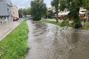 Oberwanie chmury i błyskawiczna powódź. Kielce pod wodą