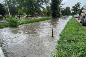 27.07.2025. Kielce. Silnica po ulewie / Fot. Wiktor Taszłow - Radio Kielce
