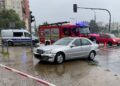 Kierowca pod kołami mercedesa po zderzeniu z autobusem