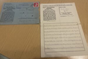 List więźniarki obozu w Ravensbruck odnaleziony w zbiorach księdza Walentego Ślusarczyka / Fot. Anna Głąb - Radio Kielce