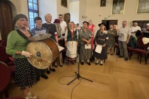 27.07.2025. Sandomierz. Wspólne śpiewanie piosenek żołnierskich pn. „Wolne śpiewanie” / Fot. Grażyna Szlęzak-Wójcik - Radio Kielce