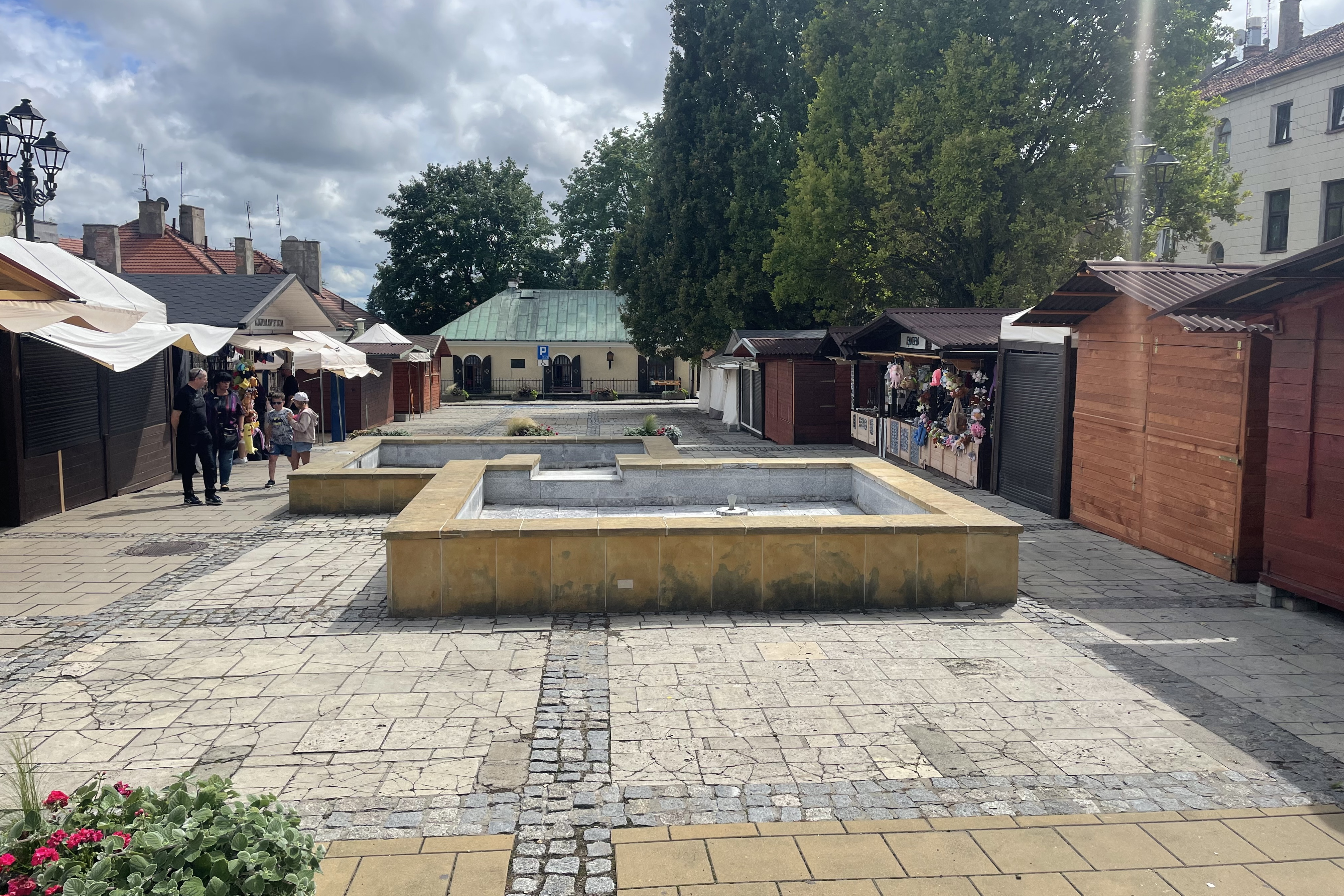 Czy powstanie nowa fontanna, która zastąpi w tej chwili niszczejącą?