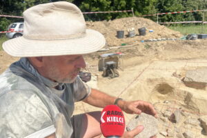 Wyjątkowe odkrycie archeologiczne pochówków sprzed tysięcy lat - Radio Kielce