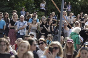 „Woda” na wybiegu. Offowi projektanci walczyli o miejsce w finale - Radio Kielce