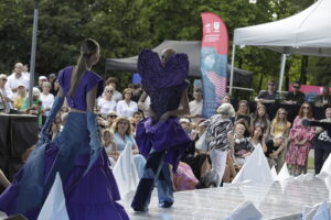 „Woda” na wybiegu. Offowi projektanci walczyli o miejsce w finale - Radio Kielce