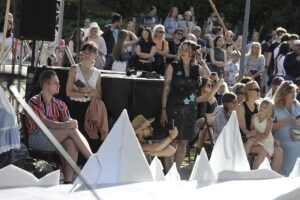 „Woda” na wybiegu. Offowi projektanci walczyli o miejsce w finale - Radio Kielce
