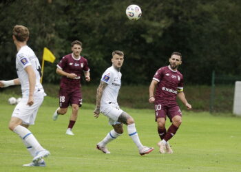 09.07.2025 Kielce. Sparing Korona Kielce - Stal Rzeszów. Na zdjęciu ( z lewej, w tle): Tamar Svetlin, (z prawej): Nono / Fot. Jarosław Kubalski - Radio Kielce