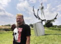 15.07.2025 Kielce. Sławomir Micek - instalacja poświęcona polskiemu kosmonaucie Sławoszowi Uznańskiemu-Wiśniewskiemu / Fot. Jarosław Kubalski - Radio Kielce