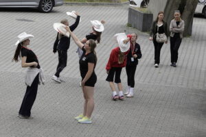 Kilkuset harcerzy ćwiczy na Kadzielni przed koncertem galowym - Radio Kielce