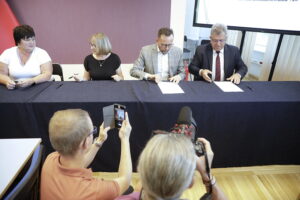 Fundusze na naprawę dróg trafiły do gmin i powiatów - Radio Kielce
