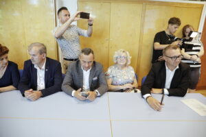 Fundusze na naprawę dróg trafiły do gmin i powiatów - Radio Kielce