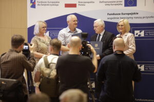 24.07.2025 Kielce Podpisanie umów pomiędzy urzędem marszałkowskim a samorządami / Fot. Jarosław Kubalski - Radio Kielce