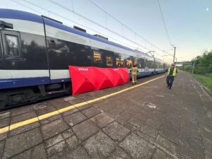 02.07.2025. Skarżysko Zachodnie. Wypadek na torach. / Fot. asp. Konrad Kosiarski - PSP Skarżysko-Kamienna