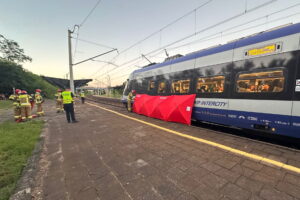 02.07.2025. Skarżysko Zachodnie. Wypadek na torach. / Fot. asp. Konrad Kosiarski - PSP Skarżysko-Kamienna