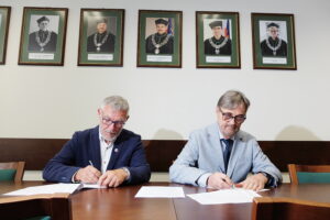 07.07.2025. Kielce. Podpisanie umowy o współpracę, pomiędzy Politechniką Śwętokrzyską, a firmą Geoprzem / Fot. Jarosław Kubalski - Radio Kielce