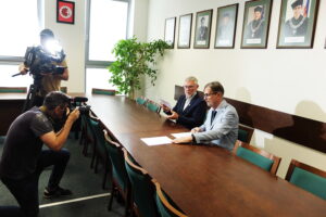 07.07.2025. Kielce. Podpisanie umowy o współpracę, pomiędzy Politechniką Śwętokrzyską, a firmą Geoprzem / Fot. Jarosław Kubalski - Radio Kielce