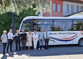 Nowoczesny autobus dla dzieci