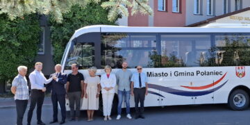 Nowoczesny autobus dla dzieci
