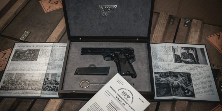 Legendarny pistolet VIS powraca i błyskawicznie znika