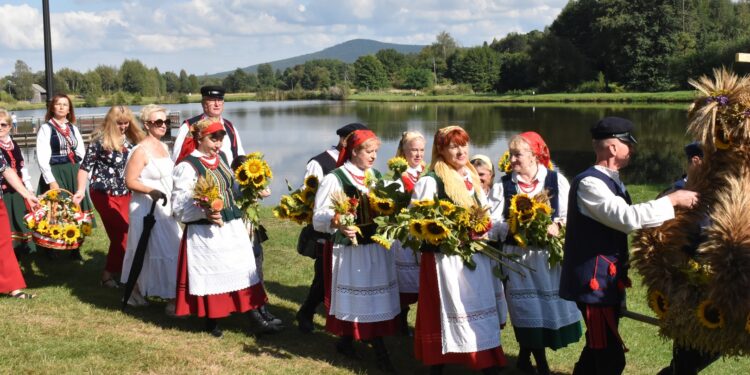 RYM SIĘ NIESIE PO POLU PO LESIE. „Dolina, dolina” [POSŁUCHAJ] - Radio Kielce
