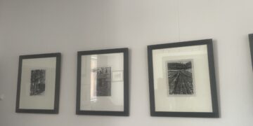 Miejsko-Gminny Ośrodek Kultury w Koprzywnicy. Wystawa linorytów / Fot. Grażyna Szlęzak - Radio Kielce