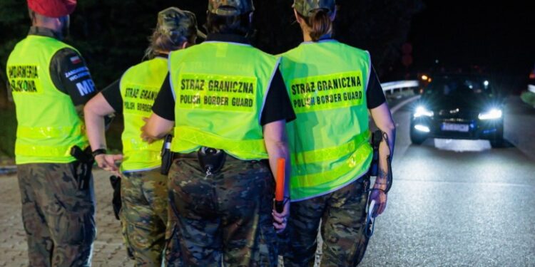 07.07.2025. Kołbaskowo. Patrol Straży Granicznej na polsko-niemieckim przejściu granicznym w Kołbaskowie / Fot. PAP/Jerzy Muszyński