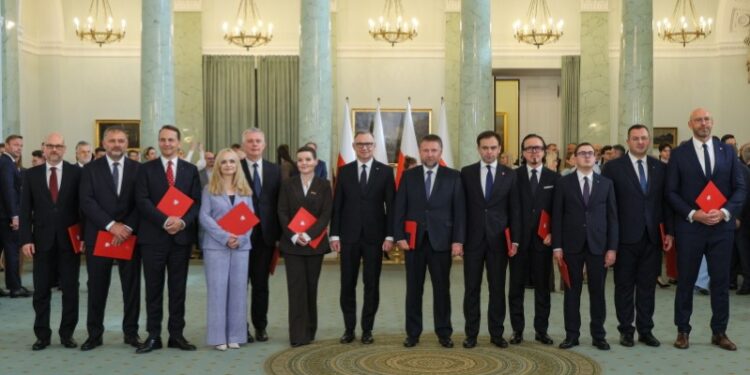 Warszawa, 24.07.2025. Prezydent RP Andrzej Duda (C) podczas zmiany w składzie Rady Ministrów w Pałacu Prezydenckim w Warszawie, / Fot. PAP/Paweł Supernak