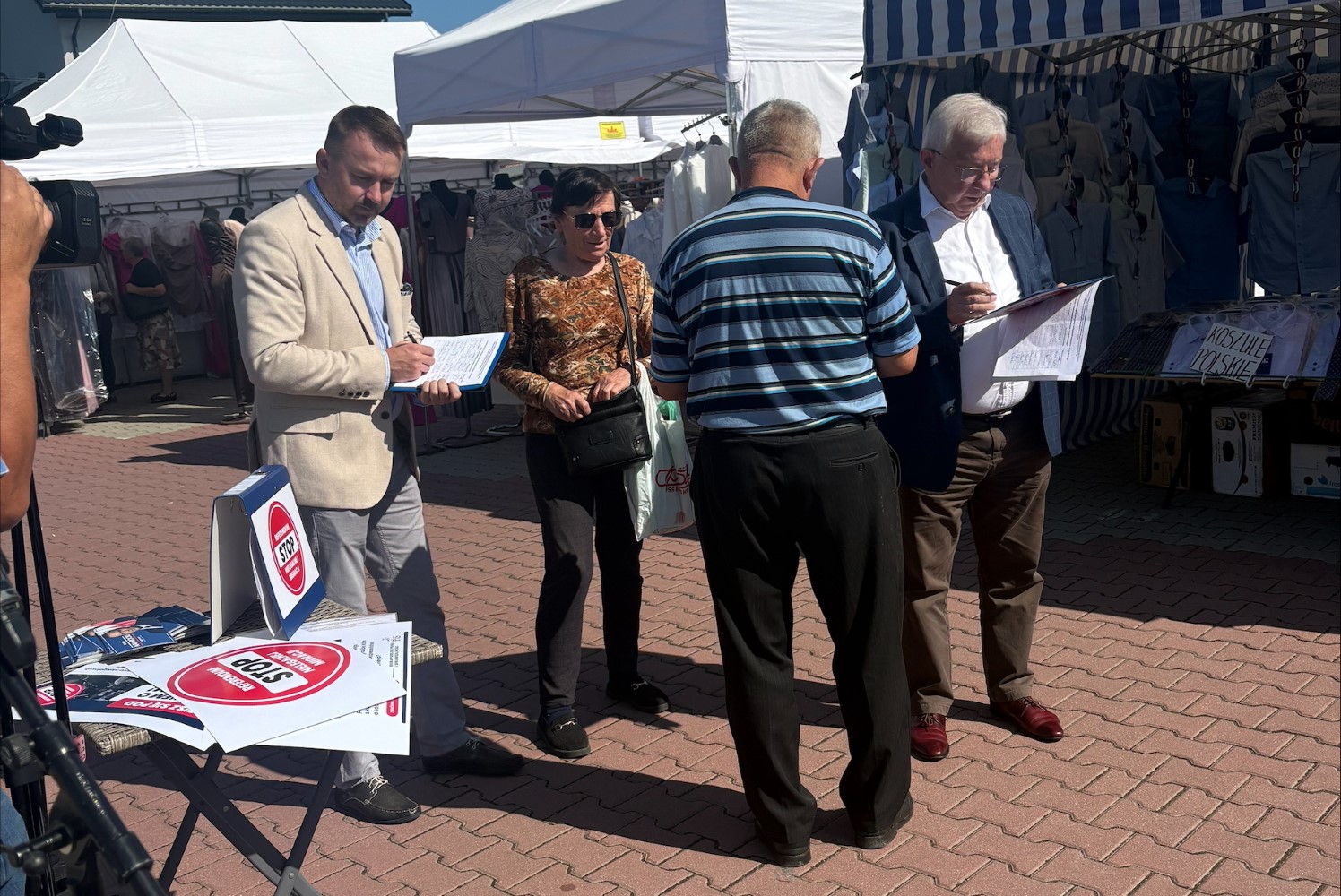 PiS chce referendum w sprawie nielegalnej migracji - Radio Kielce 30.07.2025. Busko-Zdrój. Konferencja PiS / Fot. Jowita Plech - Radio Kielce
