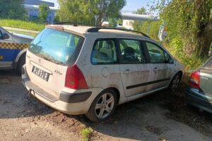 Usuwanie wraków z kieleckich ulic / źródło: Straż Miejska w Kielcach - Facebook