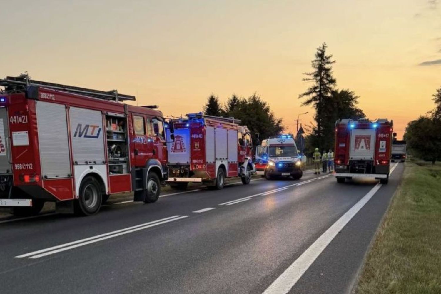 Kierowca ciężarówki próbował ominąć sarnę, uderzył w słup - Radio Kielce 21.08.2025. Maruszów w powiecie opatowskim. Wypadek / Fot. Na Drodze Świętokrzyskie - Facebook