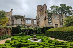 Muzyczne podróże przez świat. Anglia. Zamek Sudeley ogrody / Fot. Danuta Rasała