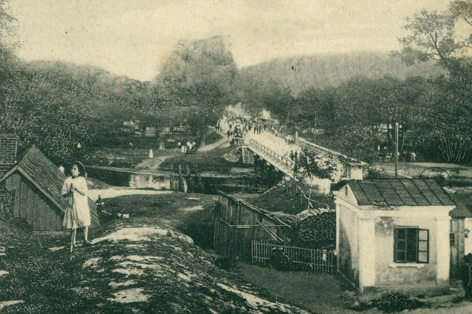 Kielce. Ulica Krakowska. 1914 r. Most im. kpt. Kazimierza Jana Piątka ps. „Herwin” / źródło: fotopolska.eu Kielce. Ulica Krakowska. 1914 r. Most im. kpt. Kazimierza Jana Piątka ps. „Herwin” / źródło: fotopolska.eu