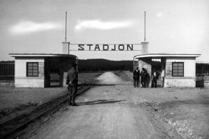 Kielce. Pakosz. 1934 rok. Wejście na stadion w Kielcach / źródło: fotopolska.eu