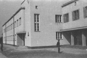 Kielce. Pakosz. Lata 1936-1939. Budynek przy bramie wjazdowej do koszar / źródło: fotopolska.eu