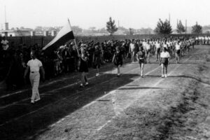 Kielce. Pakosz. 1937 rok. Stadion WKS (Wojskowego Klubu Sportowego). Święto Wychowania Fizycznego i Przysposobienia Wojskowego w Kielcach / źródło: fotopolska.eu