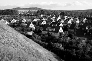 Kielce. Pakosz. Lata 1960-1965. Budowa domów wzdłuż Alei Legionów / źródło: grupa „Kielce na przestrzeni lat”