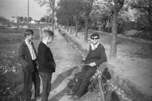 Kielce. Ulica Krakowska. 1964 r. Budowa stacji paliw / Fot. Jerzy Jędrychowski; źródło: Grupa Kielce na przestrzeni lat