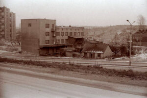 Kielce. Ulica Krakowska. 1980 r. Budynek dawnego młyna / źródło: http://facebook.com/kieleckieinwestycje