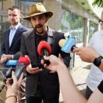 11.08.2025. Kielce. Konferencja prasowa Konfederacji. Na zdjęciu od lewej: Dawid Lewicki, Mateusz Iwan i Wojciech Gwizdak / Fot. Jarosław Kubalski - Radio Kielce