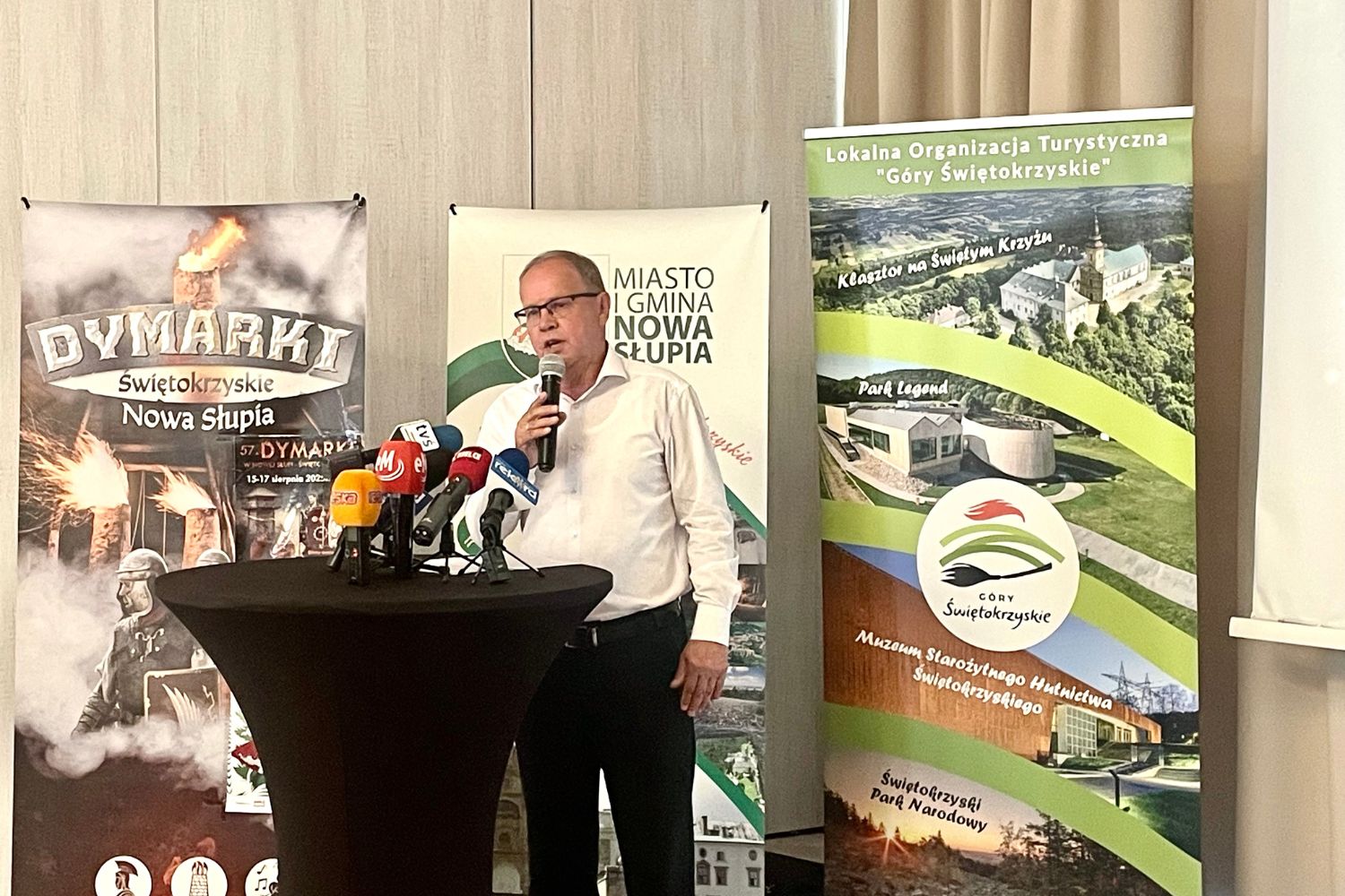 Rzymianie i Barbarzyńcy ściągają do Nowej Słupi. Od czwartku dymarki - Radio Kielce 11.08.2025. Kielce. Hotel Binkowski. Konferencja prasowa zapowiadająca 57. Dymarki Świętokrzyskie w Nowej Słupi / Fot. Dorota Klusek - Radio Kielce