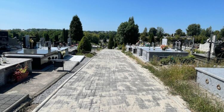 12.08.2025. Sandomierz. Cmentarz komunalny / Fot. Grażyna Szlęzak - Radio Kielce