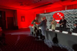 13.08.2025. Kielce. Tęczowy Młyn. Podpisanie umowy pomiędzy Polskim Związkiem Bokserskim, klubem RUSHH, a polską armią / Fot. Jakub Rożek – Radio Kielce